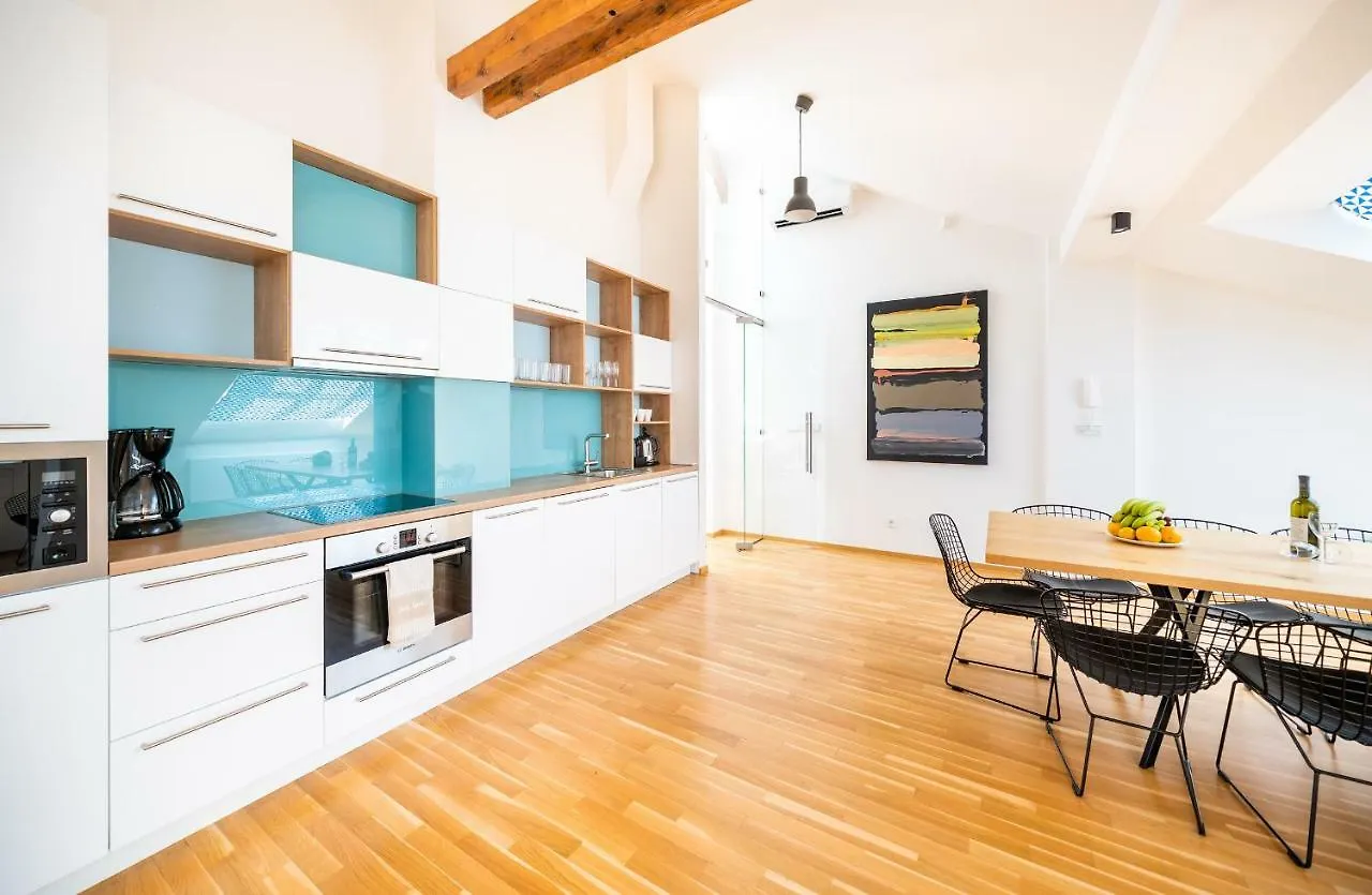 5Br+3.5Bt Wilson Central Apt. براغ 0*,