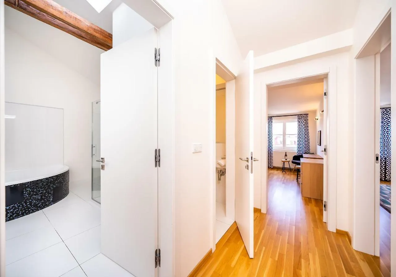 5Br+3.5Bt Wilson Central Apt. براغ